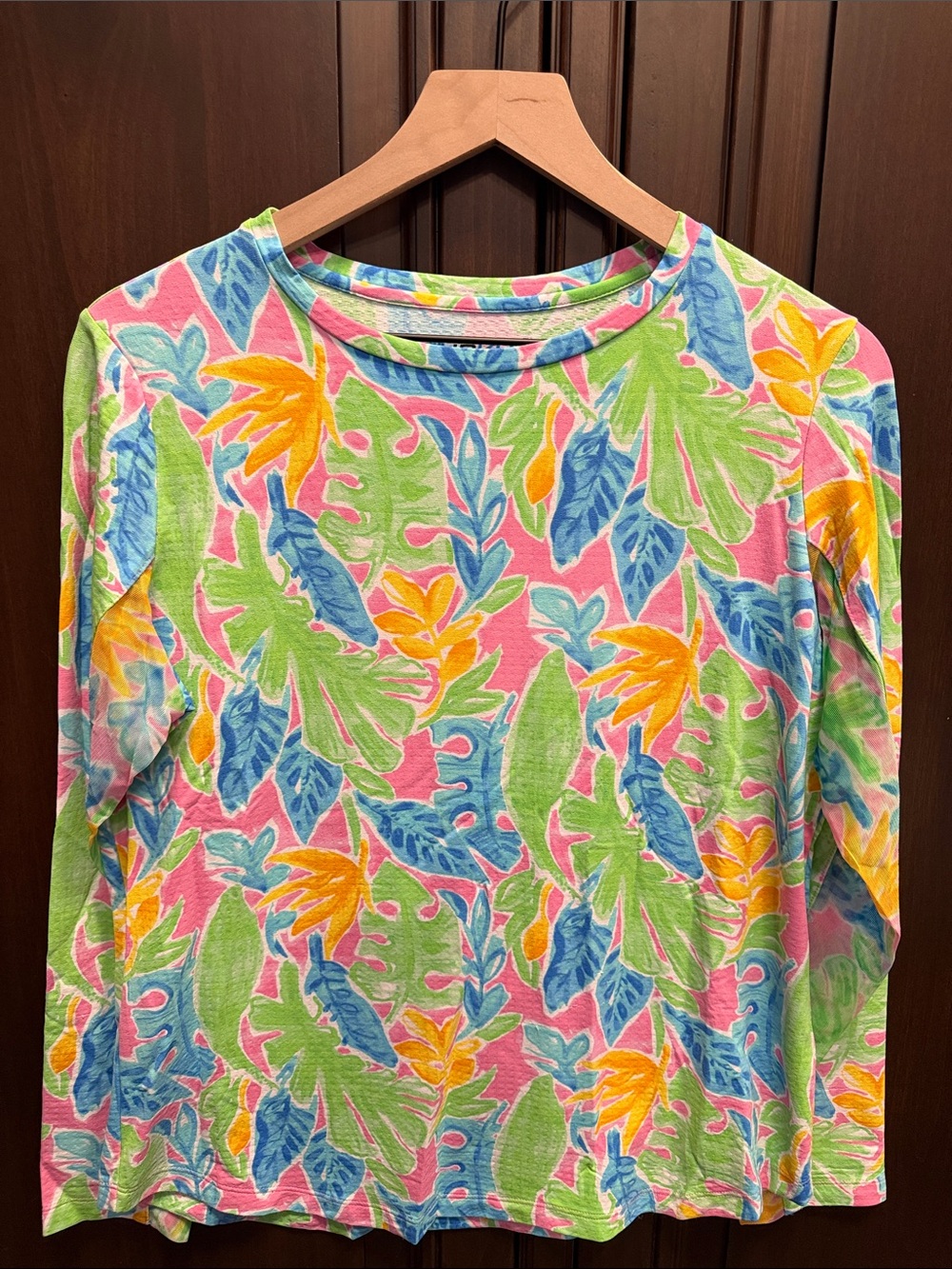 IBKUL tropical print long sleeve crew neck sun shirt. Lightweight fabric. EUC